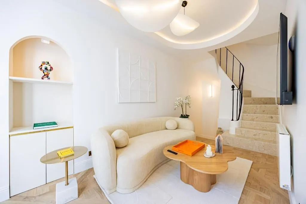 Townhouse Sacree Coeur Place Du Tertre Montmartre Paris 0*,  France