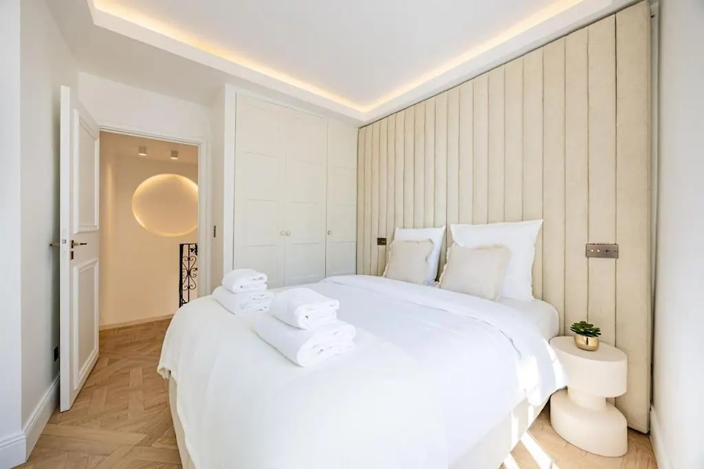 Apartment Townhouse Sacree Coeur Place Du Tertre Montmartre Paris France