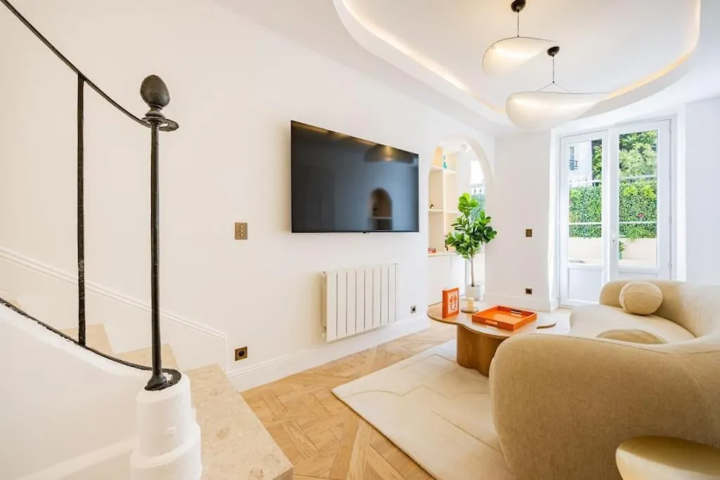 Townhouse Sacree Coeur Place Du Tertre Montmartre Paris Apartment